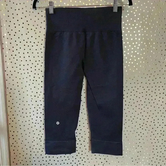 Lululemon Seamlessly Street crop - Picture 7 of 8